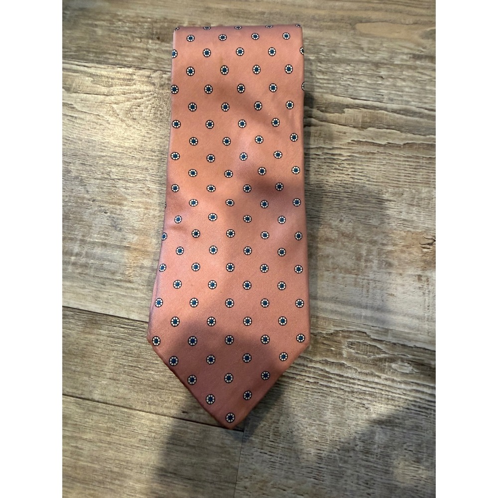 Royal Knight Mens Necktie 100% Silk Geometric Medallion Pink OS